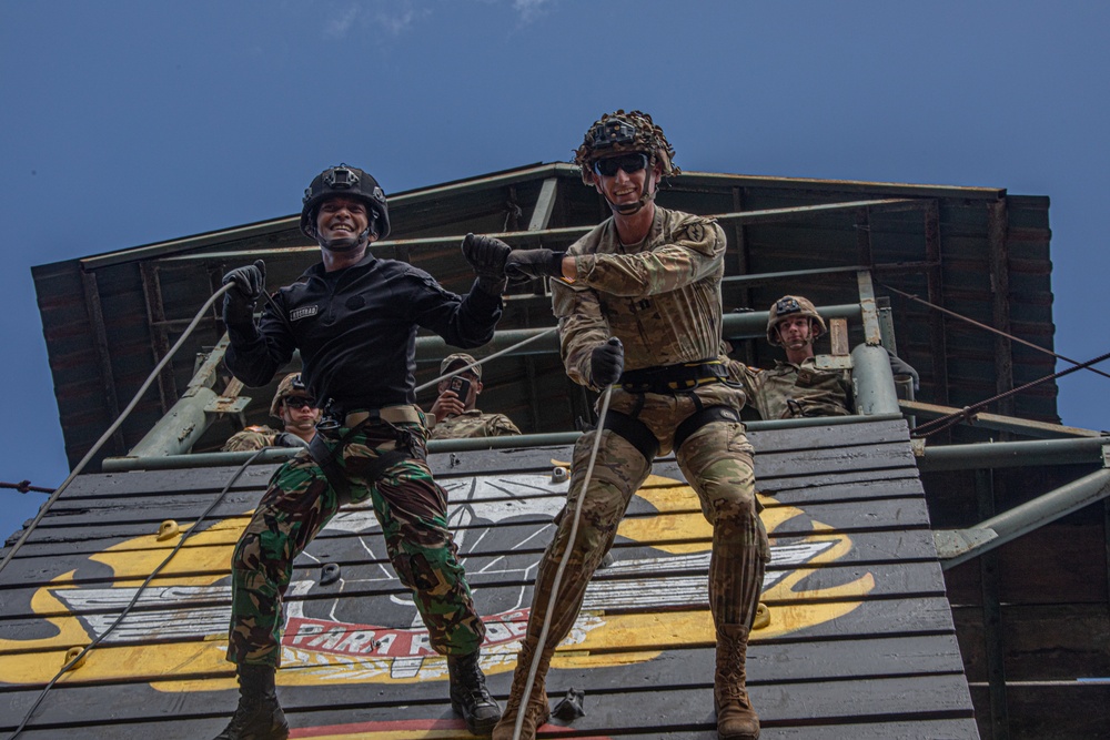 TNI/U.S. Army Platoon Exchange - U.S. Rappel