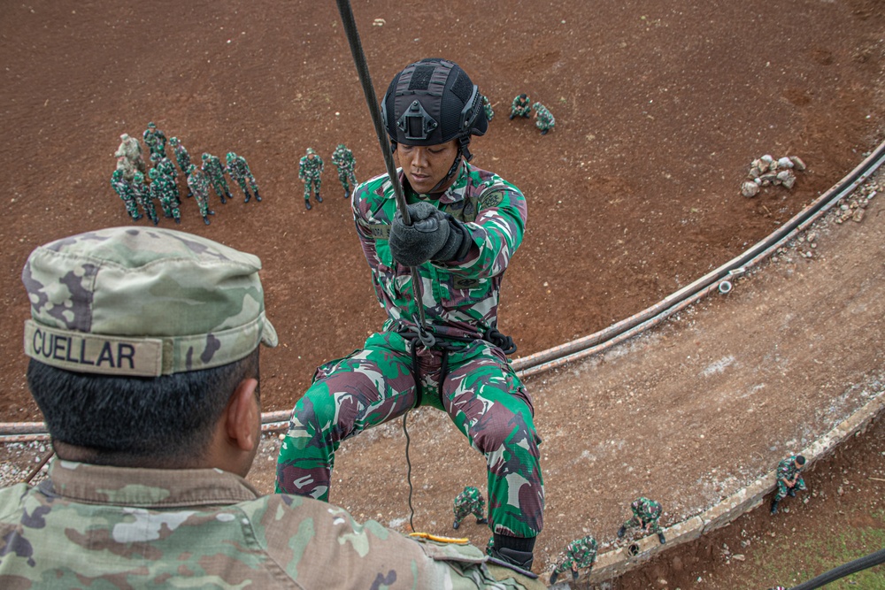 TNI/U.S. Army Platoon Exchange - U.S. Rappel