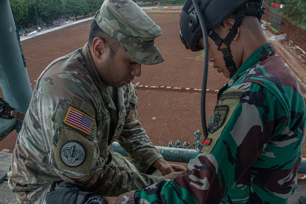 TNI/U.S. Army Platoon Exchange - U.S. Rappel