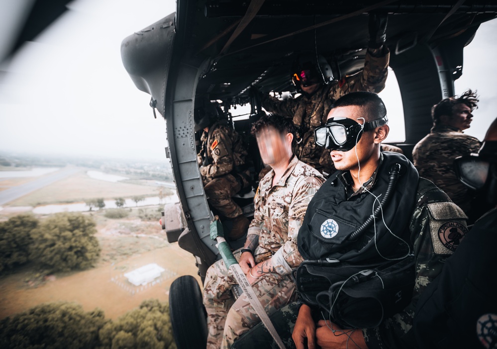 1st Special Forces train helo-cast with Thai Special Forces during HG 22