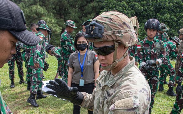 TNI/U.S. Army Platoon Exchange - TNI Rappel