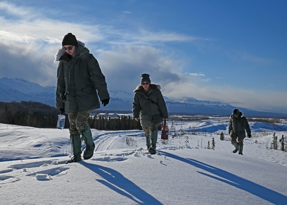 DVIDS - Images - The cold doesn’t bother us anyway: Exercise Rainier ...