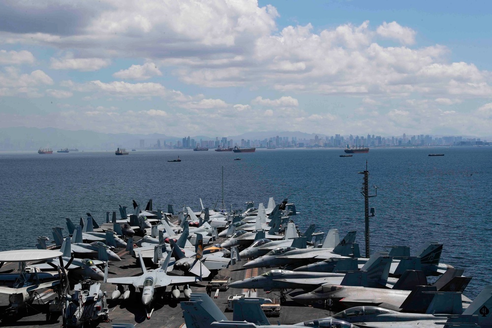 Abraham Lincoln arrives in the Philippines