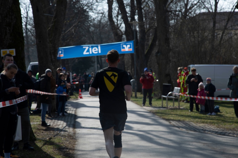 1st Air Cavalry Brigade Runs in German 5K Race