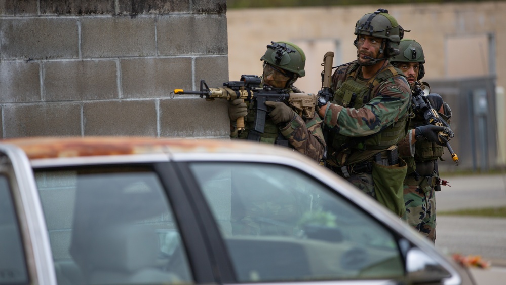 Caribbean Urban Warrior C-IED MOUT