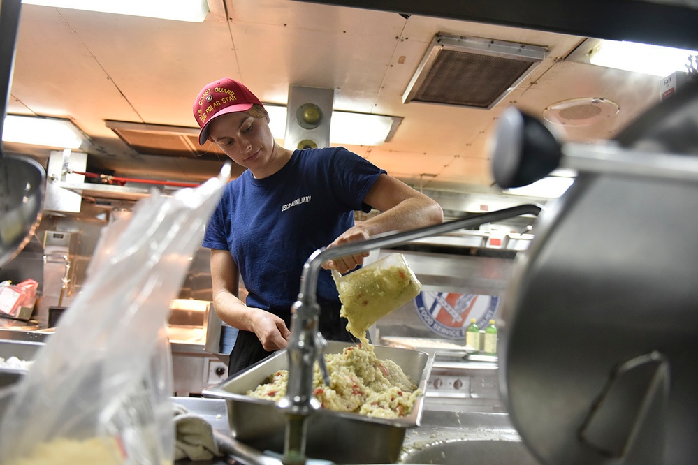 Helping Hands: Coast Guard Auxiliarists Assist Polar Star’s Galley