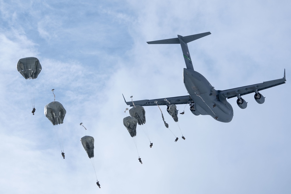 Army paratroopers conduct airborne training