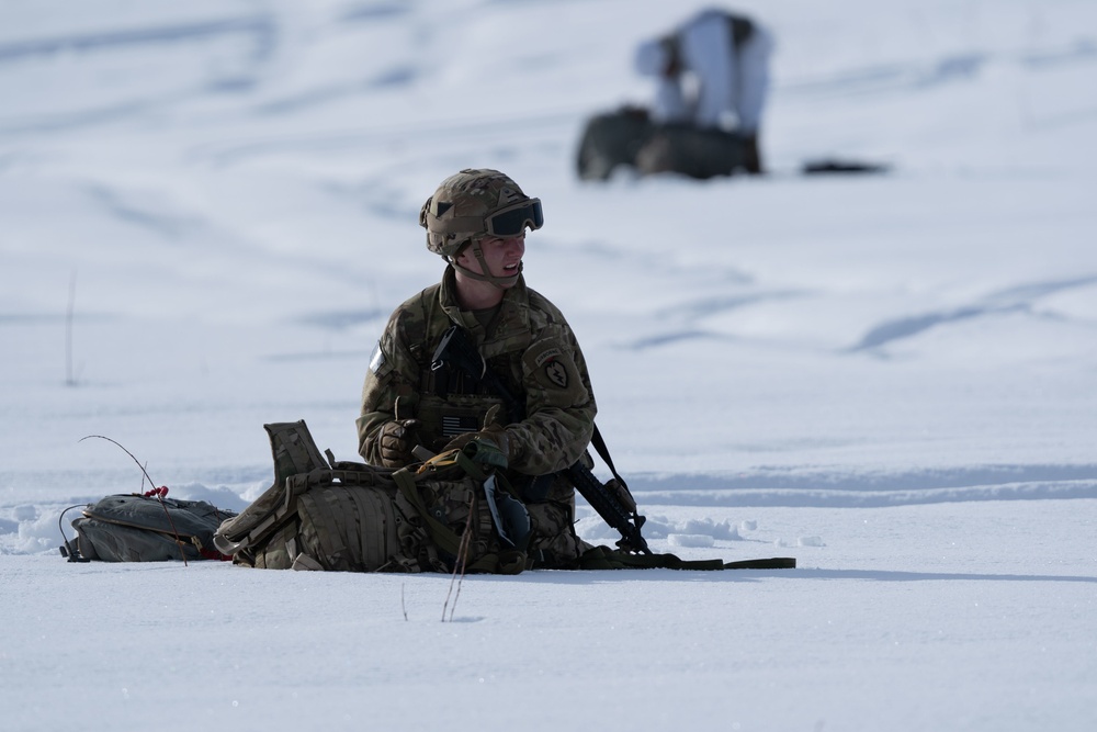 Army paratroopers conduct airborne training