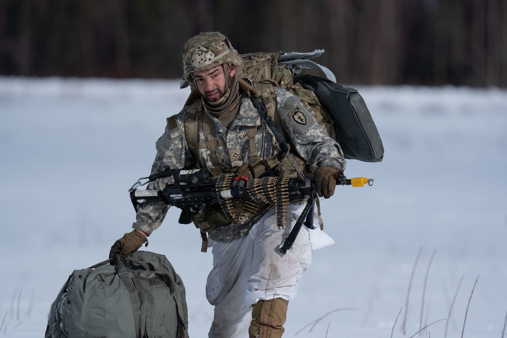 Army paratroopers conduct airborne training