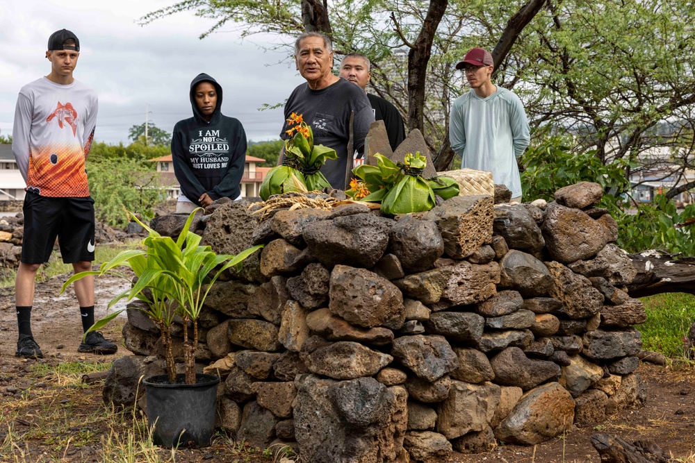 Sailors Partner With Community To Restore Historic Hawaiian Fishpond