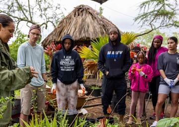 Sailors Partner With Community To Restore Historic Hawaiian Fishpond