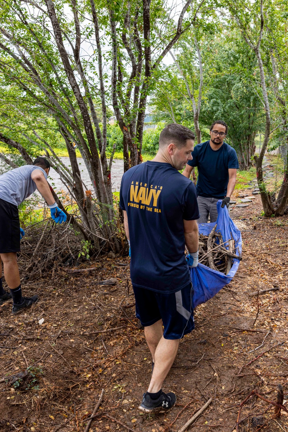 Sailors Partner With Community To Restore Historic Hawaiian Fishpond