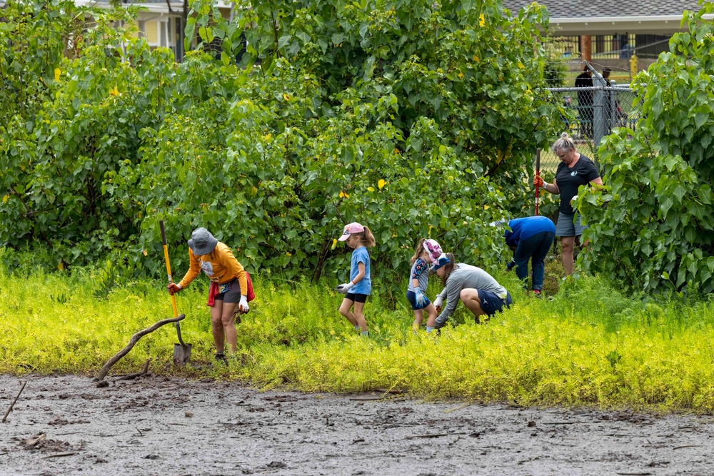 Sailors Partner With Community To Restore Historic Hawaiian Fishpond