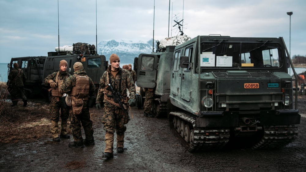 3/6 Conducts Amphibious Beach Landing from HNLMS Rotterdam