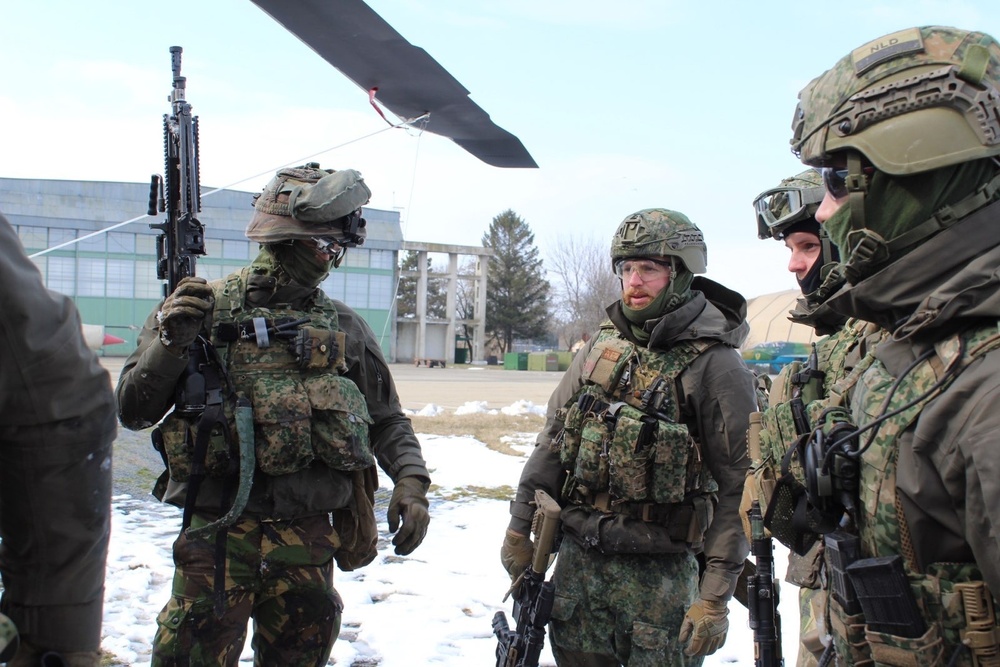 Bravo Company &quot;Jokers&quot; 3-227th Assault Helicopter Battalion conducts Cold Load Training with the Royal Netherlands 11th Infantry Brigade during Rapid Falcon 2022