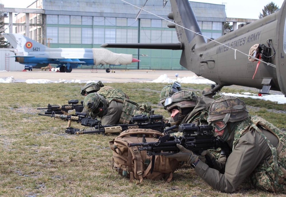 Bravo Company &quot;Jokers&quot; 3-227th Assault Helicopter Battalion conducts Cold Load Training with the Royal Netherlands 11th Infantry Brigade during Rapid Falcon 2022