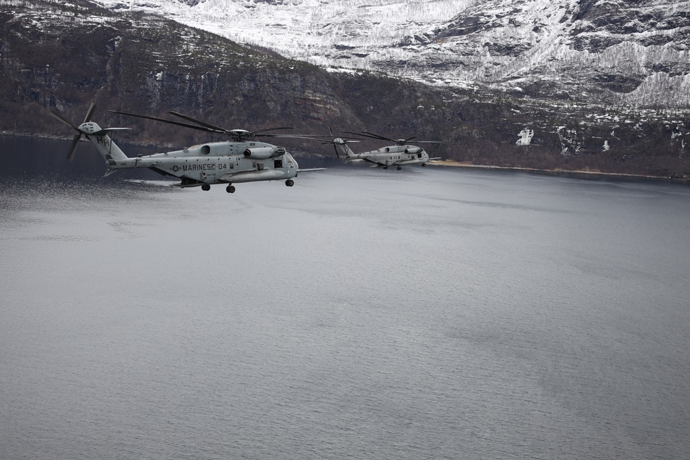 U.S. Marines conduct assault support in Norway