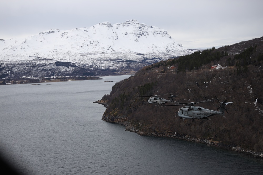 U.S. Marines conduct assault support in Norway