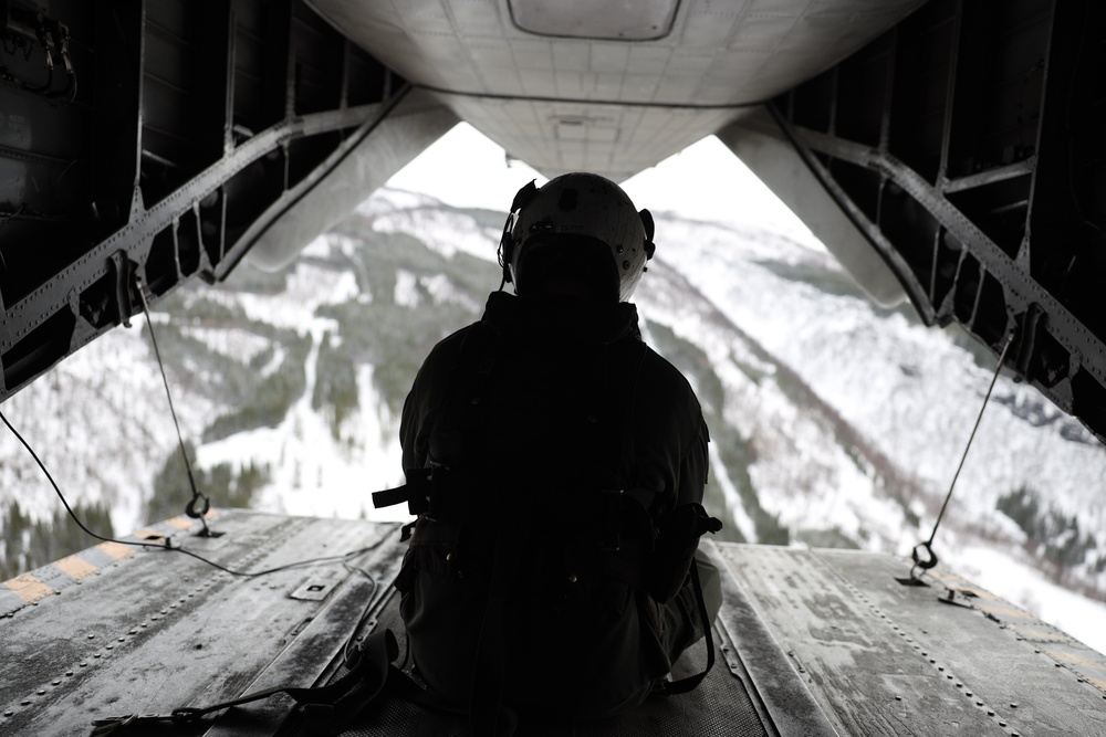 U.S. Marines conduct assault support in Norway