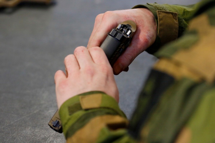 Norwegian Soldiers prepare for weapons qualification at Camp Ripley