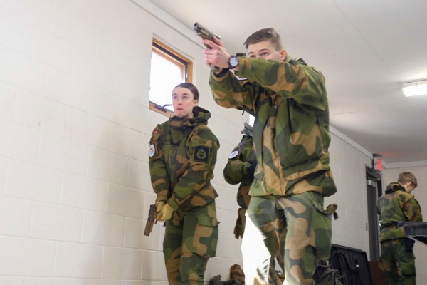 Norwegian Soldiers prepare for weapons qualification at Camp Ripley