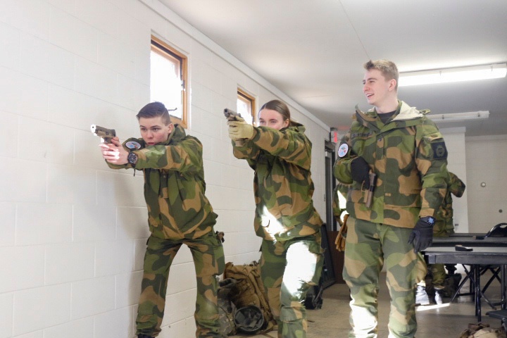 Norwegian Soldiers prepare for weapons qualification at Camp Ripley