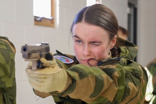 Norwegian Soldiers prepare for weapons qualification at Camp Ripley