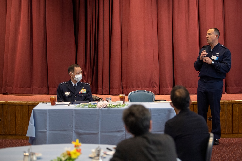 Yokota hosts JASDF Chief of Staff for U.S.-Japan Leadership Program