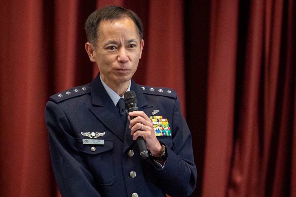 Yokota hosts JASDF Chief of Staff for U.S.-Japan Leadership Program