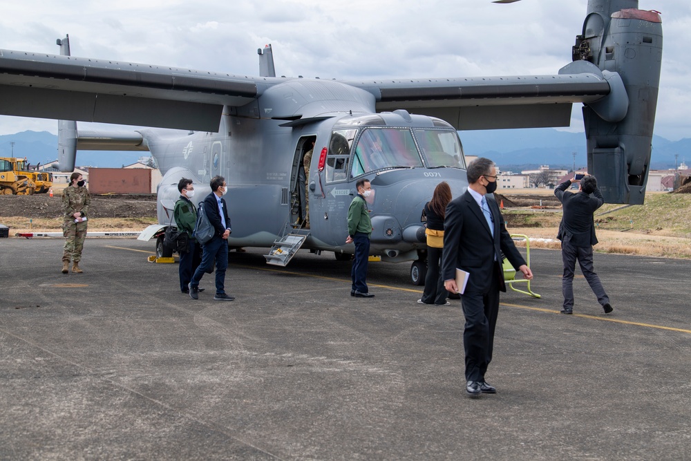 Yokota hosts JASDF Chief of Staff for U.S.-Japan Leadership Program