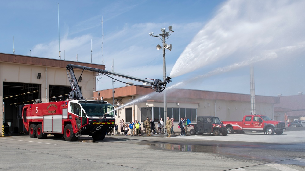 Yokota hosts JASDF Chief of Staff for U.S.-Japan Leadership Program