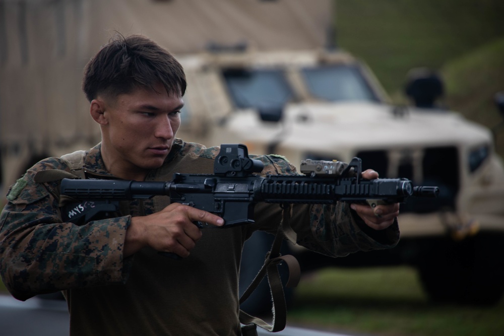 Reconnaissance Marines and Green Berets train together