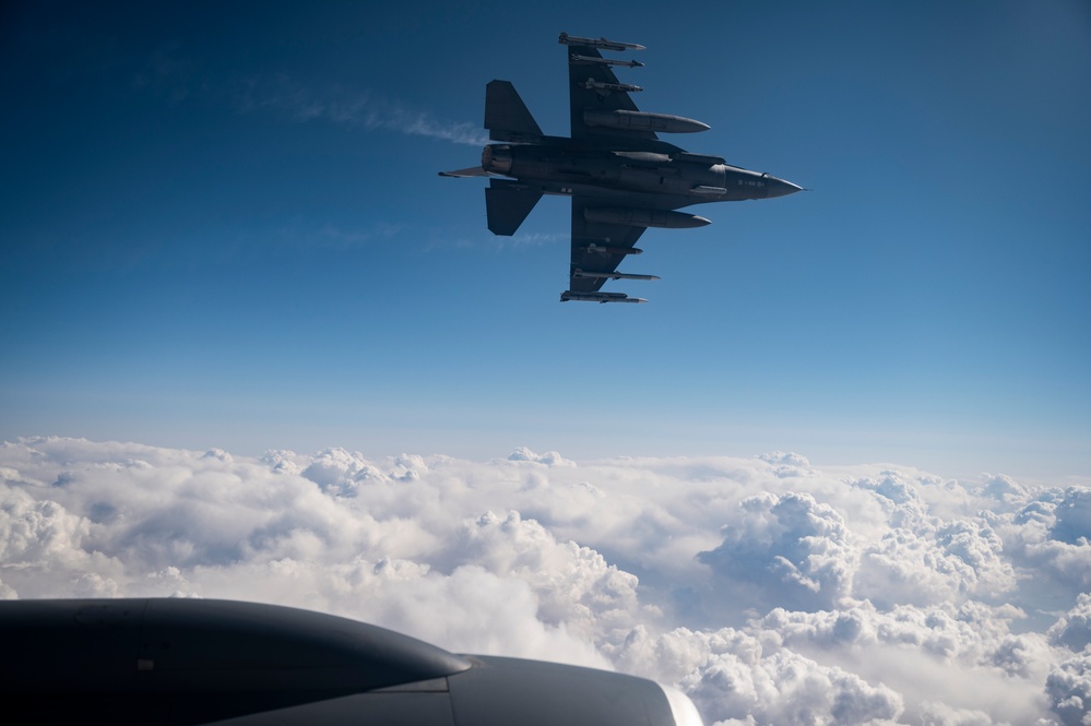 340th EARS refuels F-16 Fighting Falcons