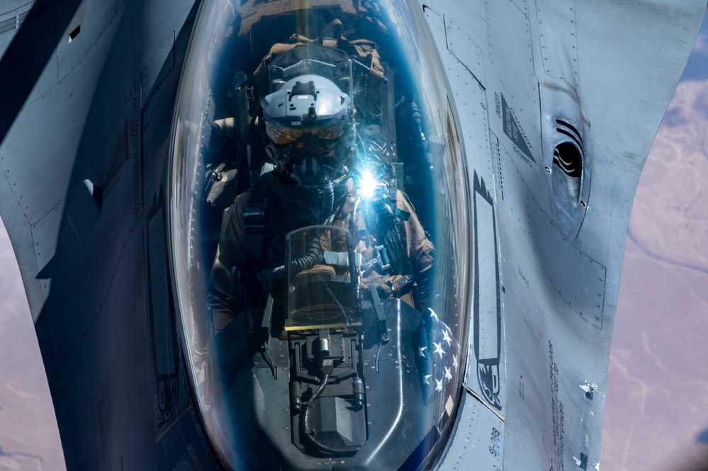 340th EARS refuels F-16 Fighting Falcons