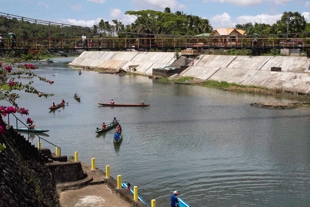 Abraham Lincoln conducts port call in Manila, Philippines