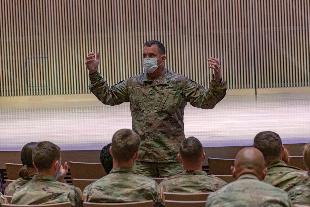 Brigadier General Eric Strong visits UCCS ROTC Cadets