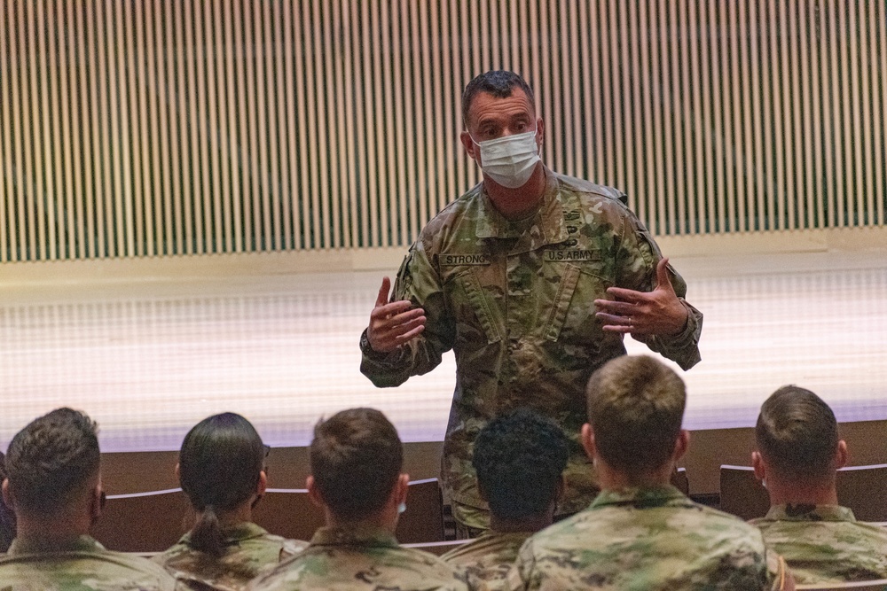 Brigadier General Eric Strong visits UCCS ROTC Cadets