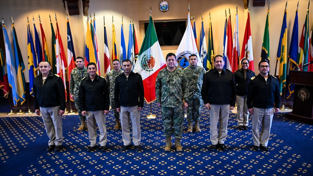 Contralmirante Francisco Javier Pérez Mexican Naval Attaché Visits the IADC