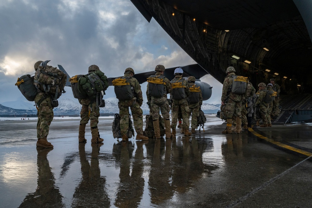 Joint operations with paratroopers