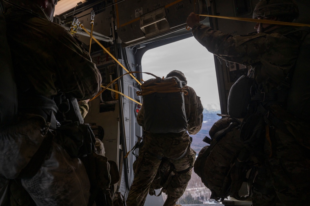Joint operations with paratroopers