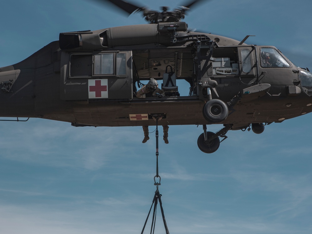 U.S. Marines and Soldiers with 1st Landing Support Battalion and 7-158th Ground Support Aviation Battalion conduct HST training