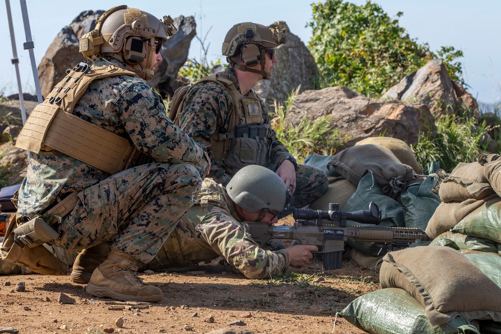 DVIDS - Images - Pendleton Marines train with Army EOD techs [Image 1 of 5]