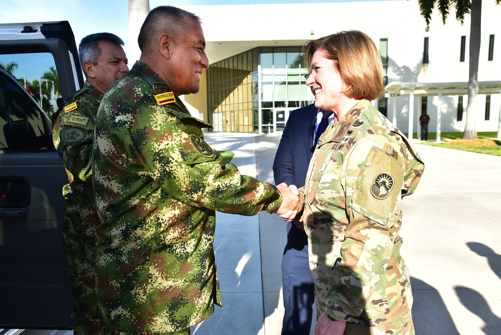 Colombia's Gen. Navarro Visits SOUTHCOM