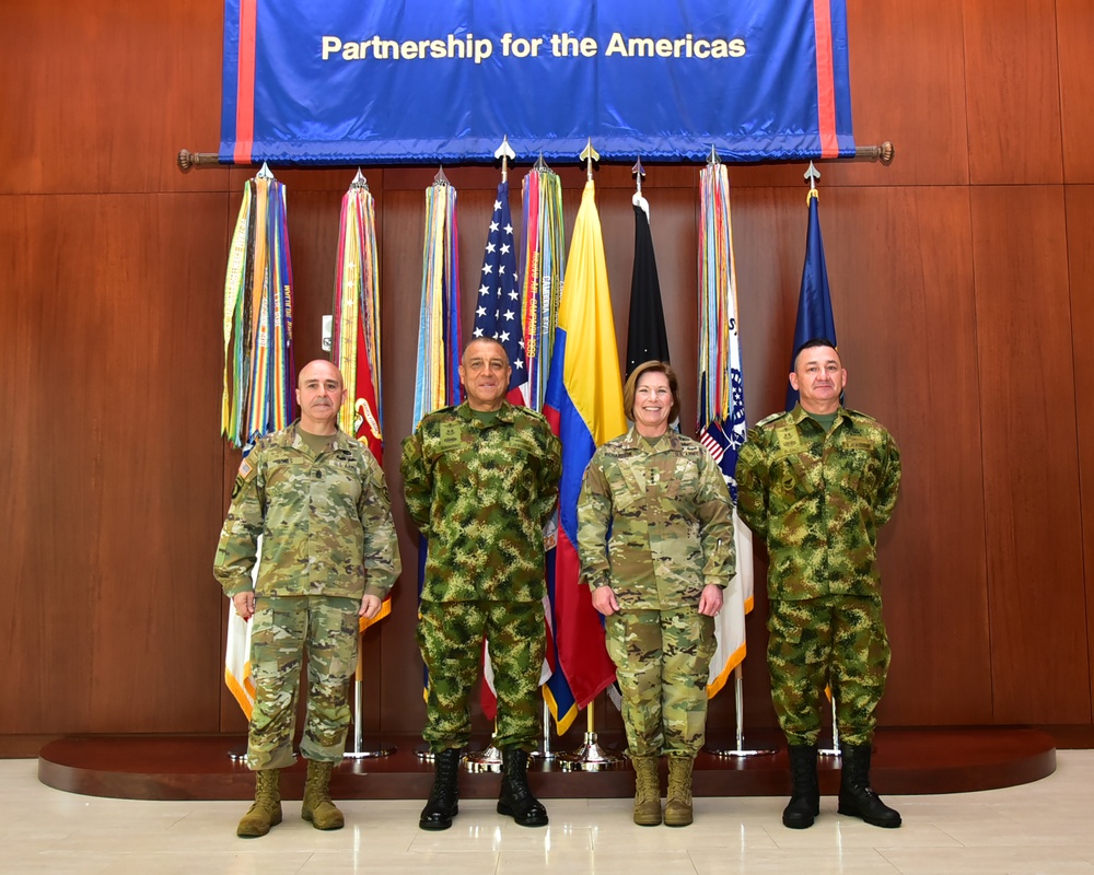 Colombia's Gen. Navarro Visits SOUTHCOM