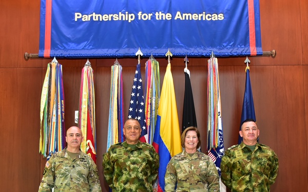 Colombia's Gen. Navarro Visits SOUTHCOM