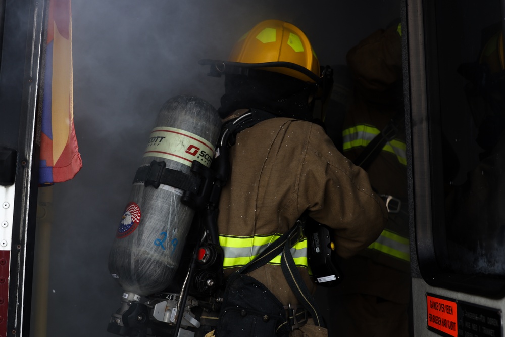 U.S. Marine Corps Firefighters train with Norwegian Firefighters