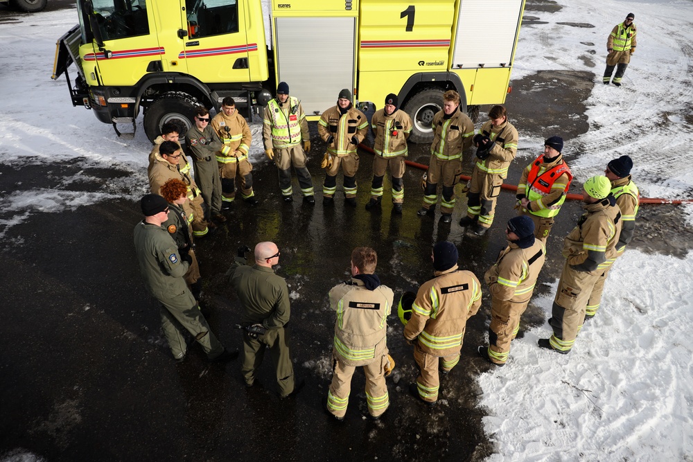 U.S. Marine Corps Firefighters train with Norwegian Firefighters