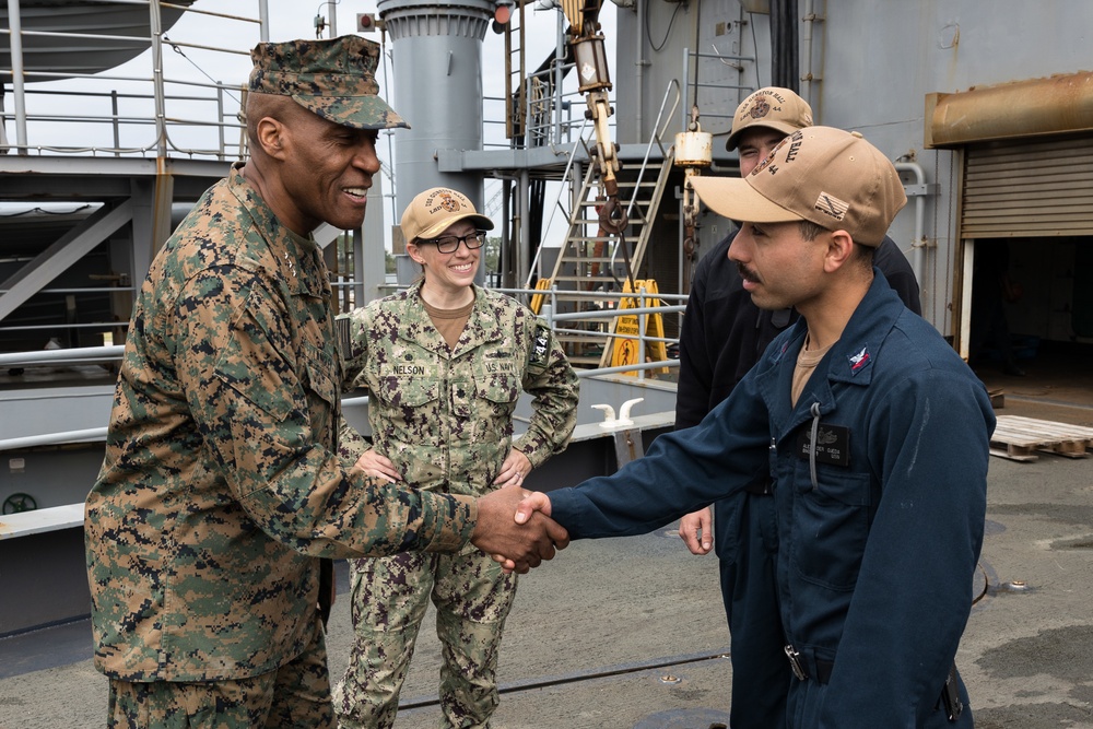 CG MARFORCOM USS GUNSTON HALL VISIT