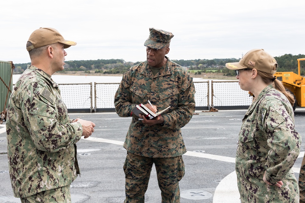 CG MARFORCOM USS GUNSTON HALL VISIT