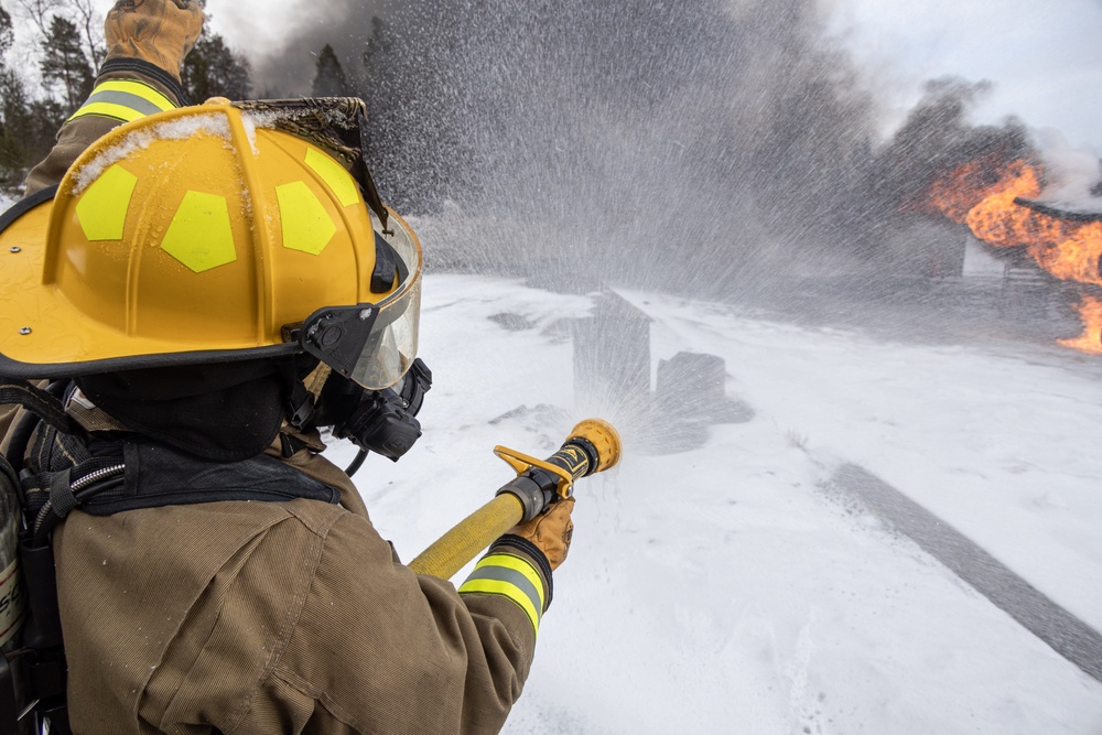 U.S. Marine Corps firefighters train with Norwegian Firefighters